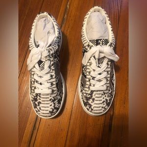 BRAND NEW rampage snakeskin sneakers. Size 7